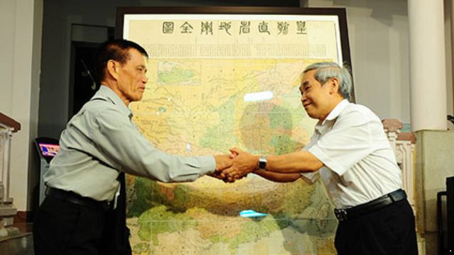 Exposition d une vieille carte chinoise qui confirme la souveraineté insulaire vietnamienne